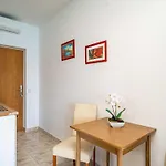 Apartman Nikolina Lu - Studio With Sea View 3 Adults
