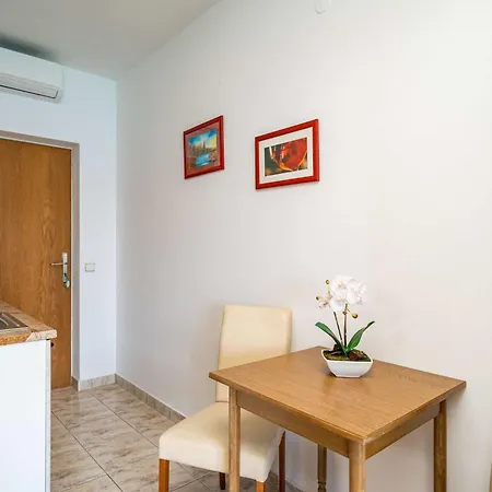 Apartment Nikolina Lu - With Sea View 3 Adults