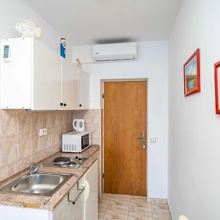 Nikolina Lu - With Sea View 3 Adults Apartment Lumbarda